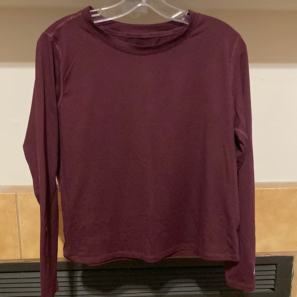 Champion Women’s Workout Keyhole Long Sleeve Tee (Size M)
